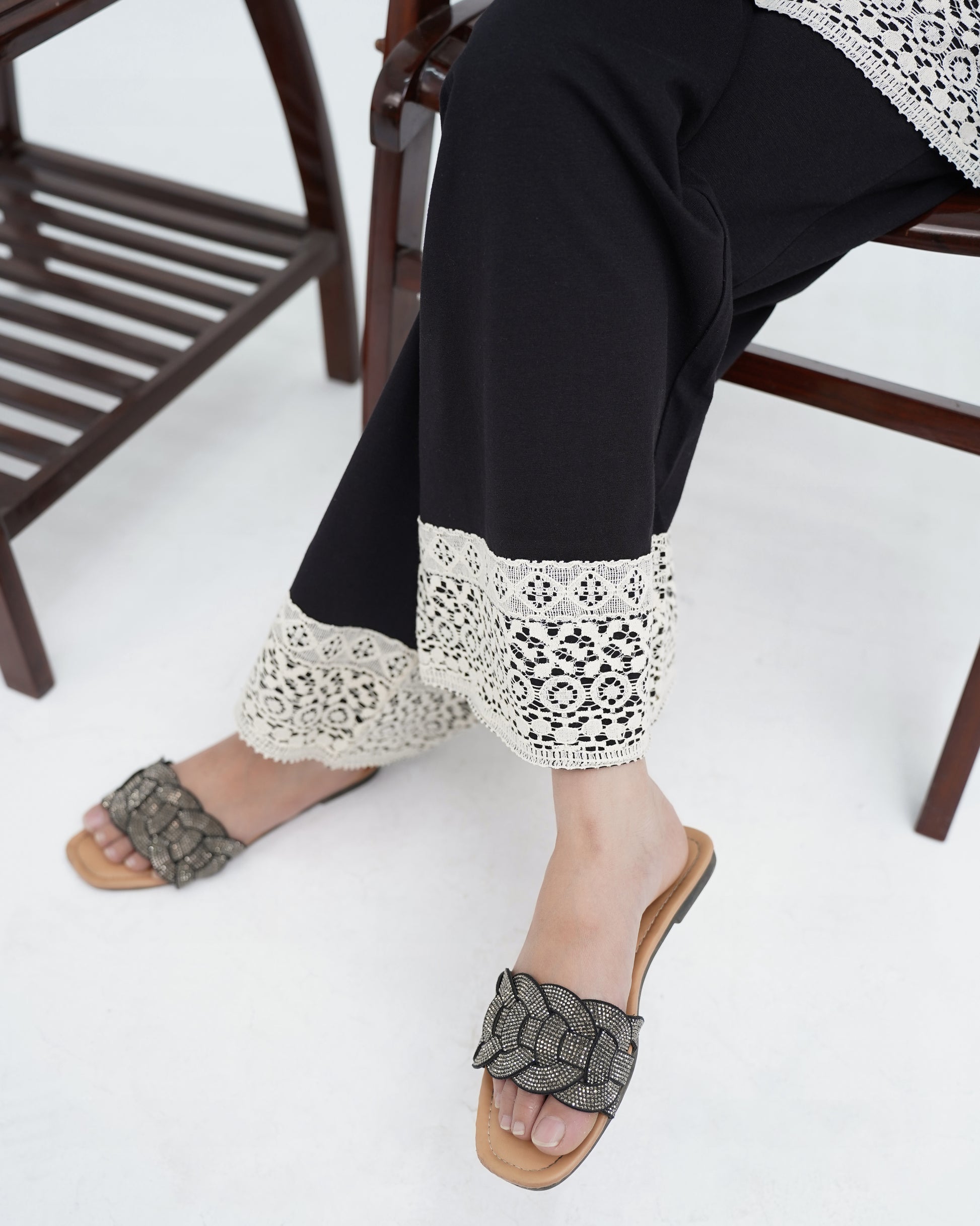 EMBELLA WOMEN'S SET